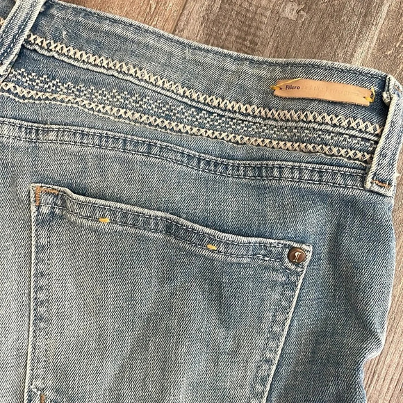 ANTHROPOLOGIE Pilcro Embroidered Stet Denim Shorts size 28 - Picture 9 of 11